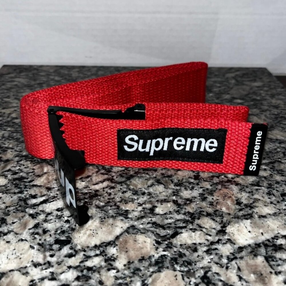 SU-PREME RED (LAST ONE) adjustable ratchet clasp belt